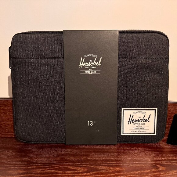 New Herschel Anchor Laptop Sleeve - Black - 13"-16" - Picture 2 of 7